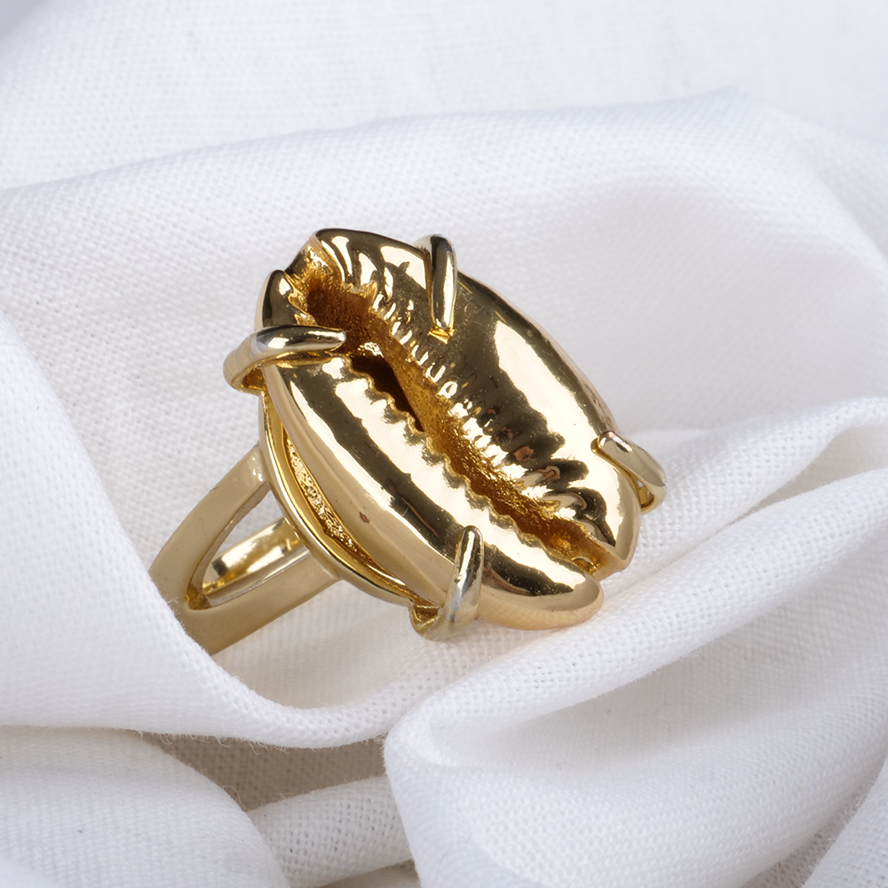 Bague dorée coquillage