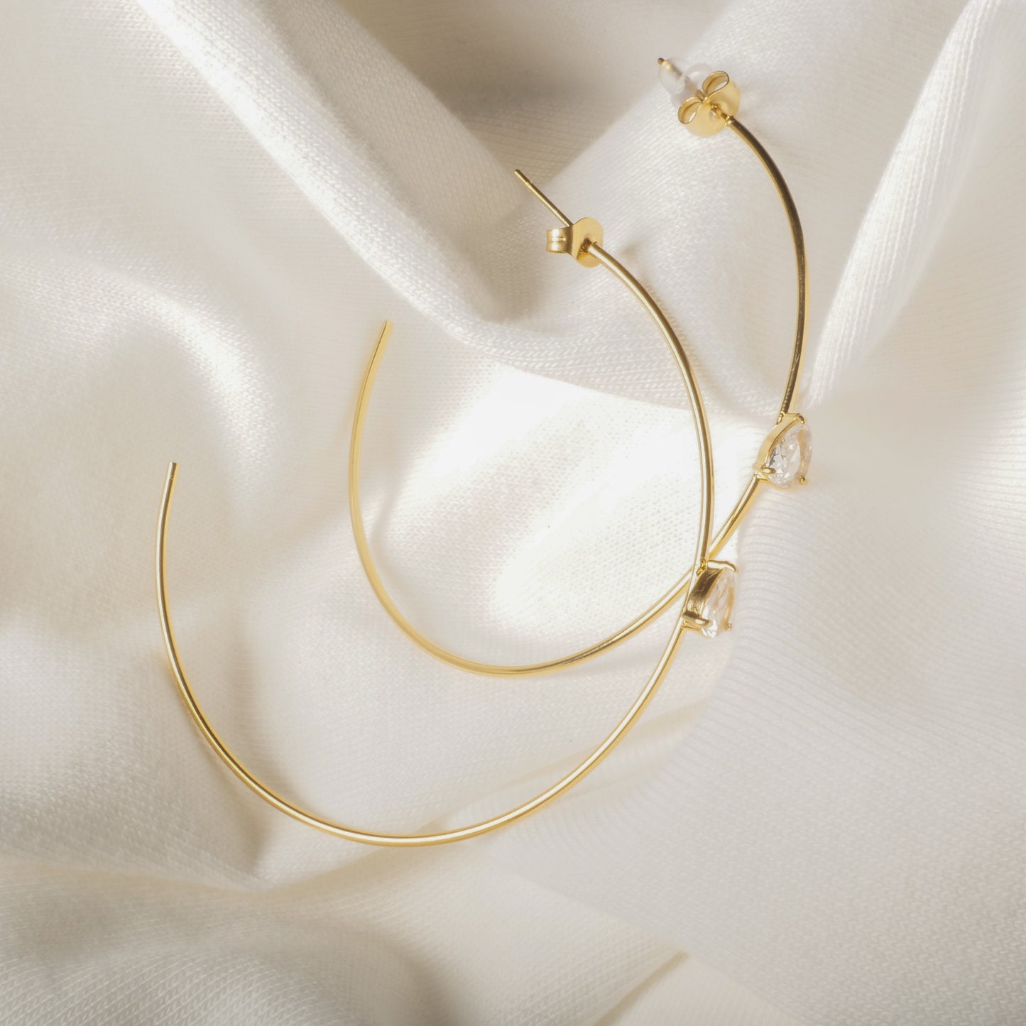 Anneaux créole doré avec strass incrusté