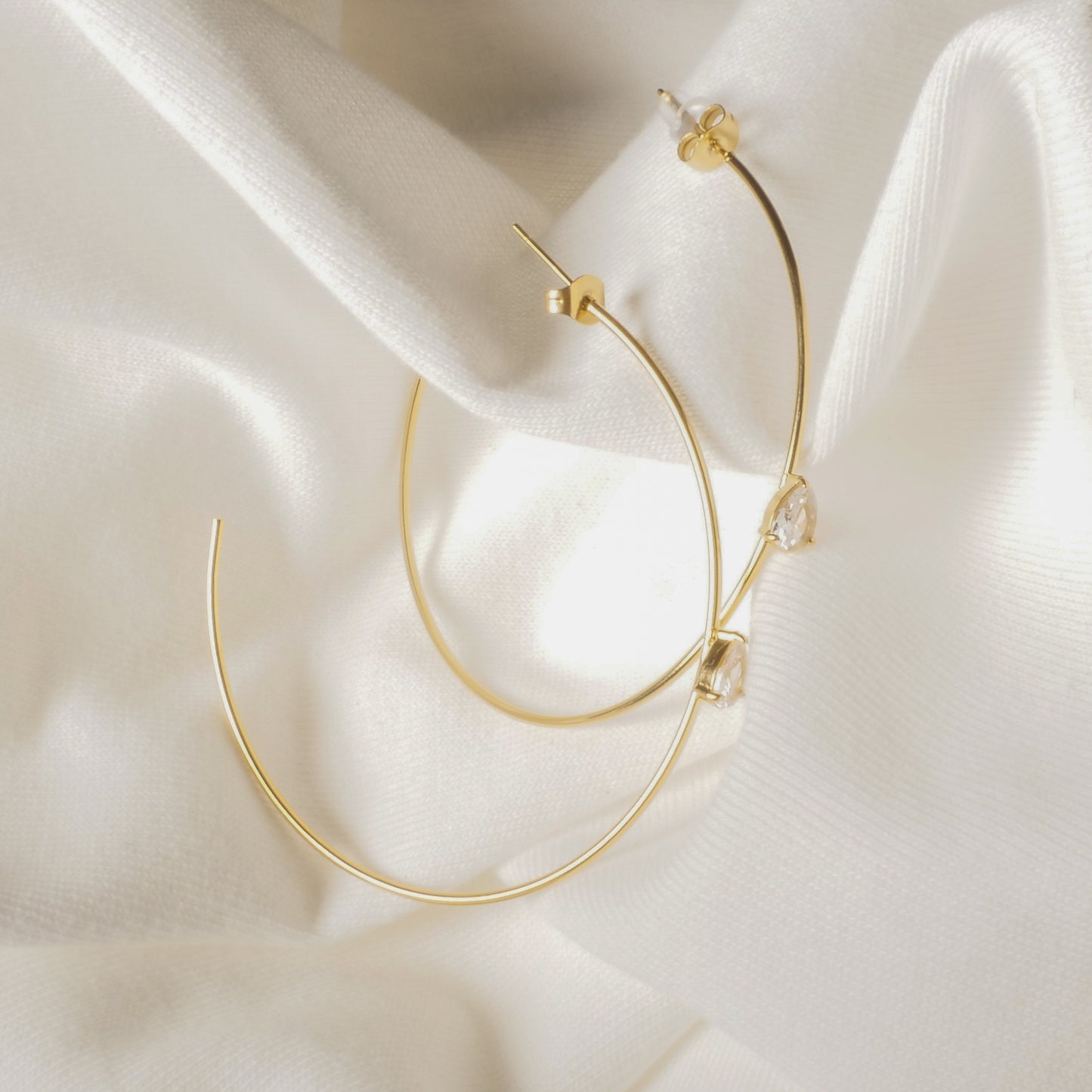 Anneaux créole doré avec strass incrusté