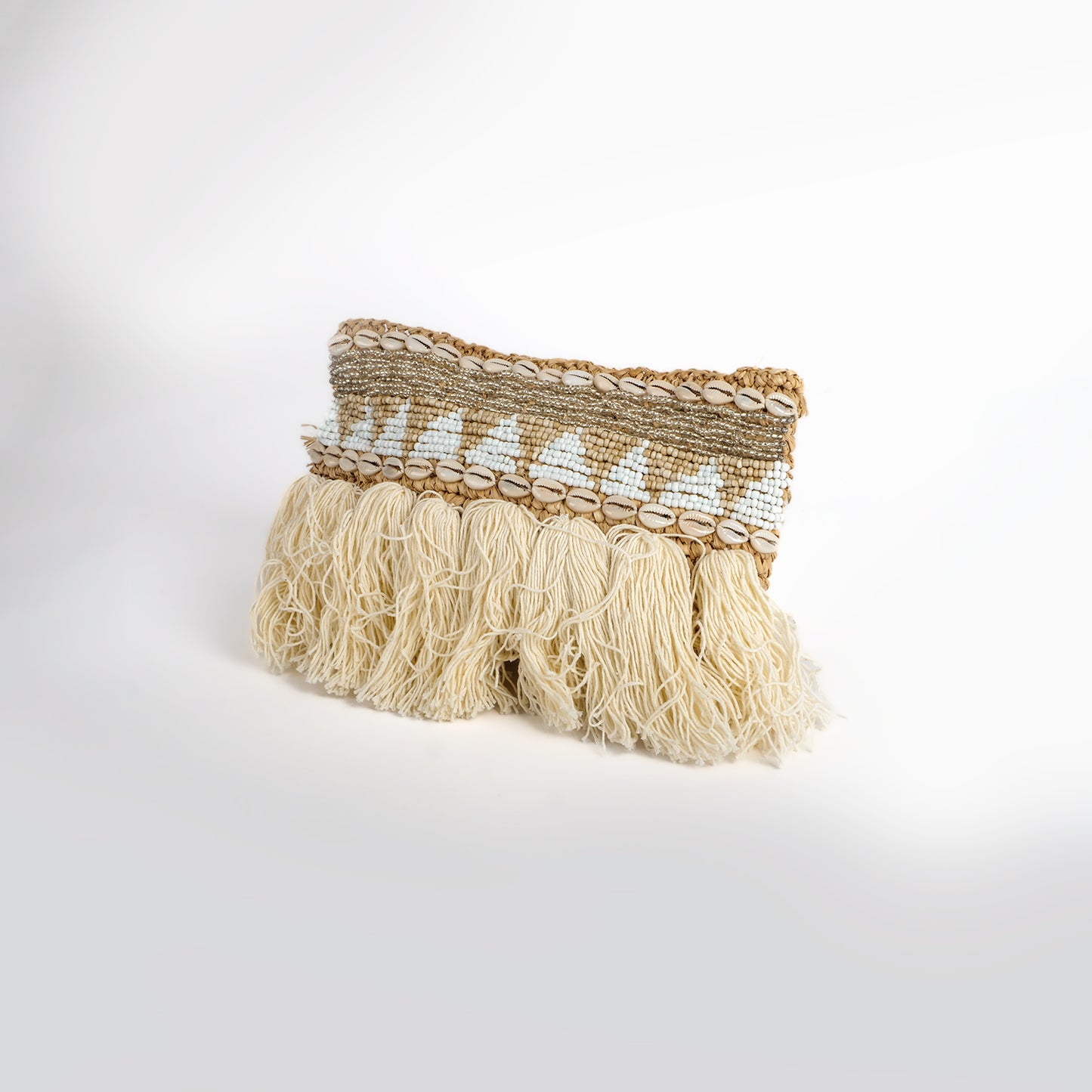 Pochette zippée en raphia perles et coquillages