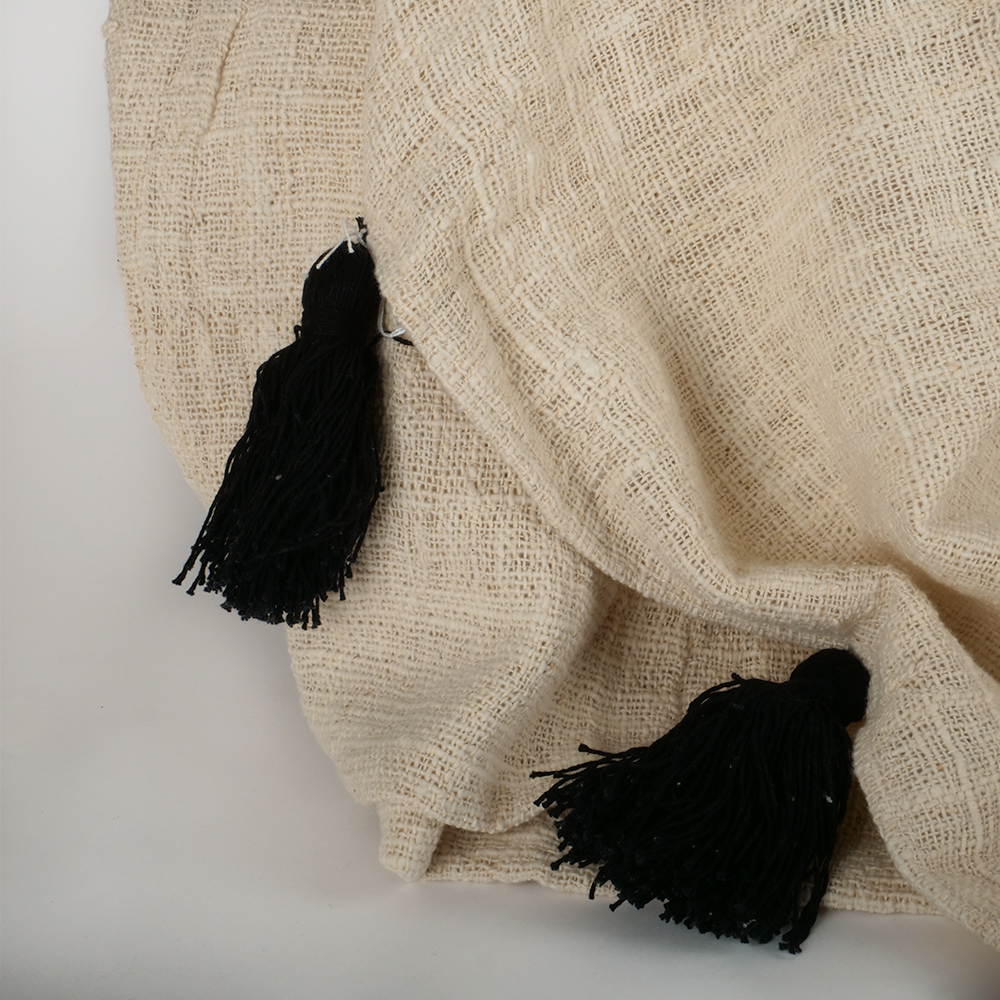 Plaid beige pompons noirs 140*240
