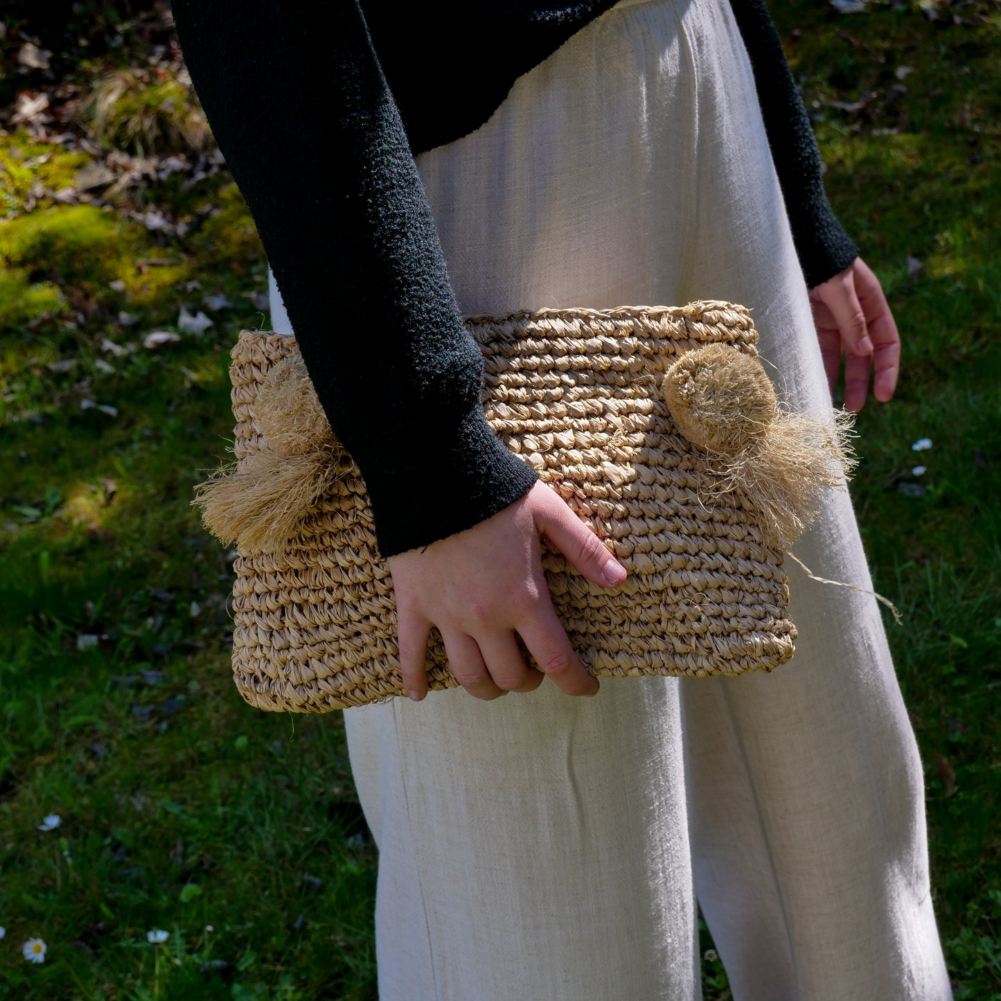 Pochette zippée en raphia nature, pompon naturel