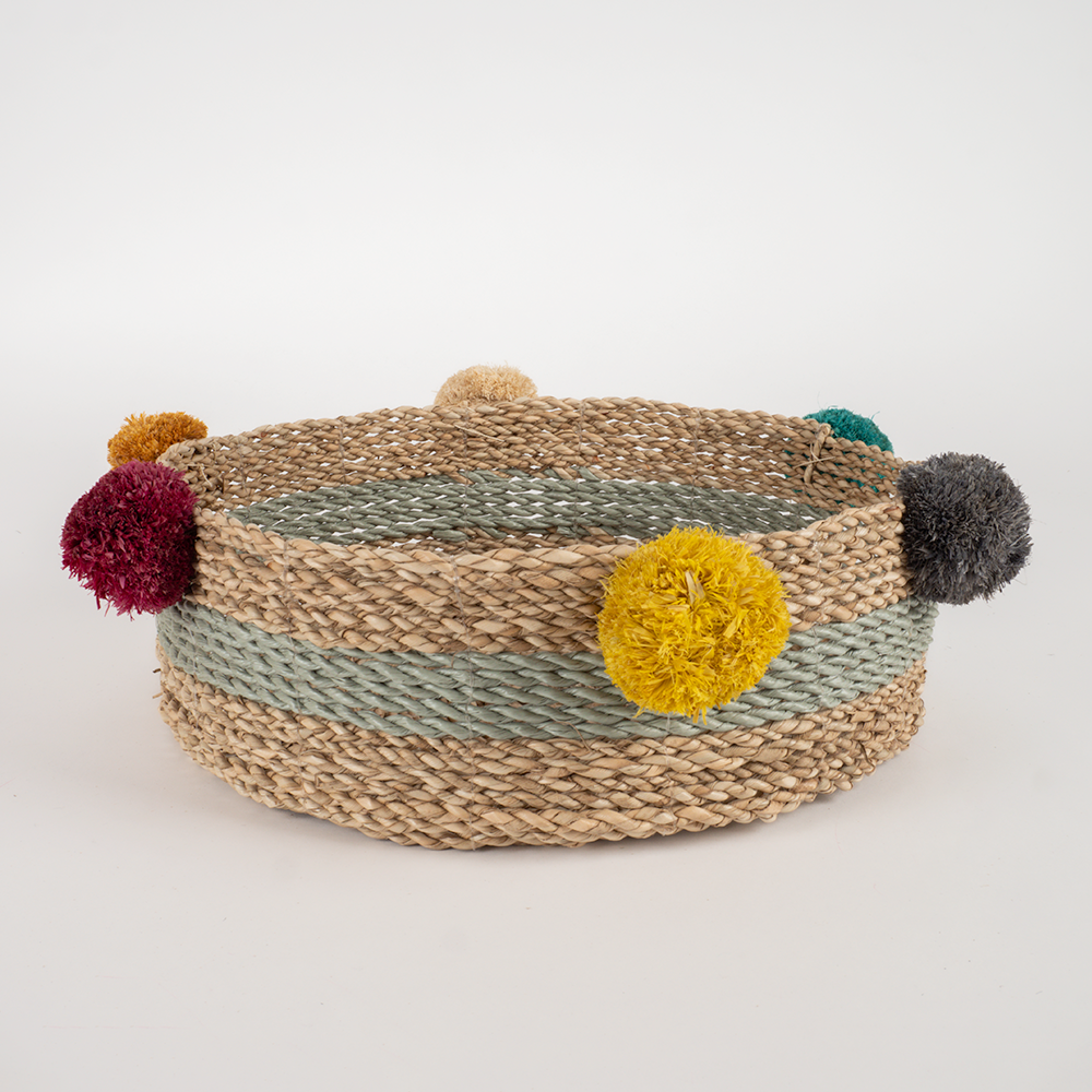 Paniers gigognes naturels avec pompons multicolores