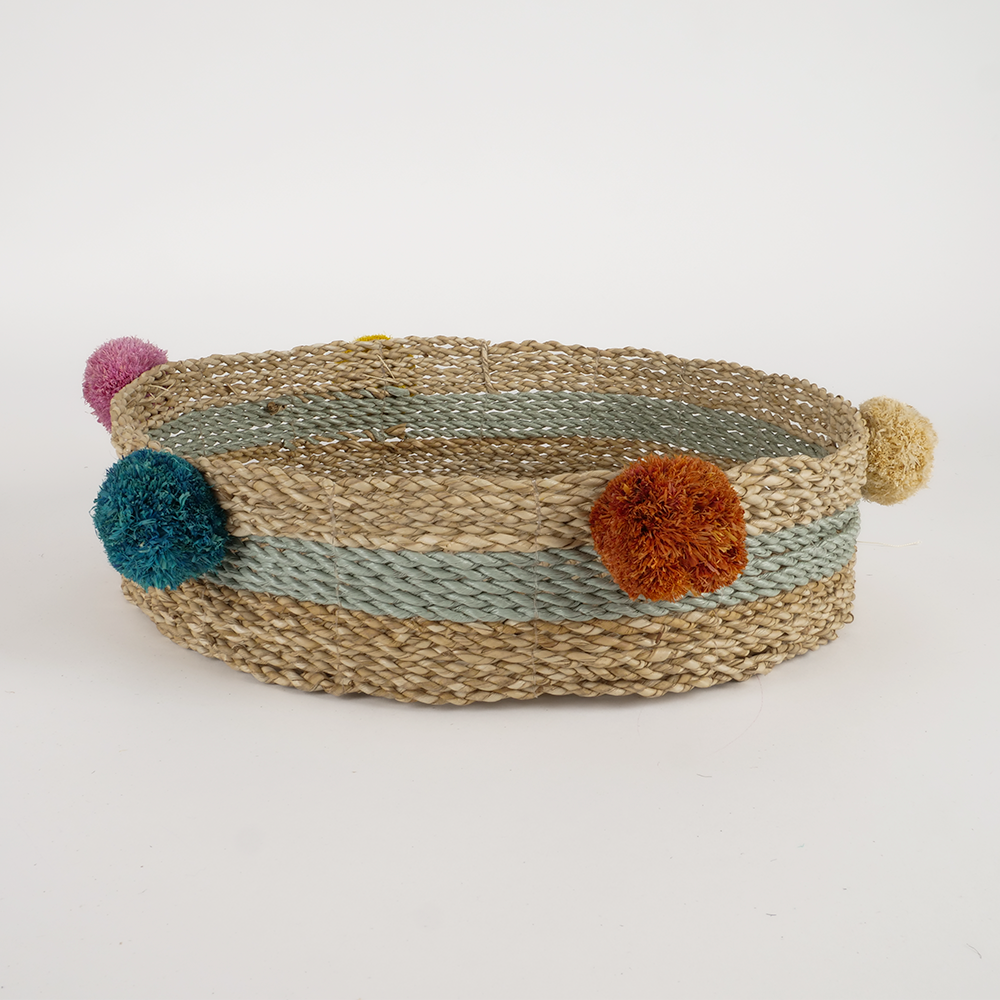 Paniers gigognes naturels avec pompons multicolores