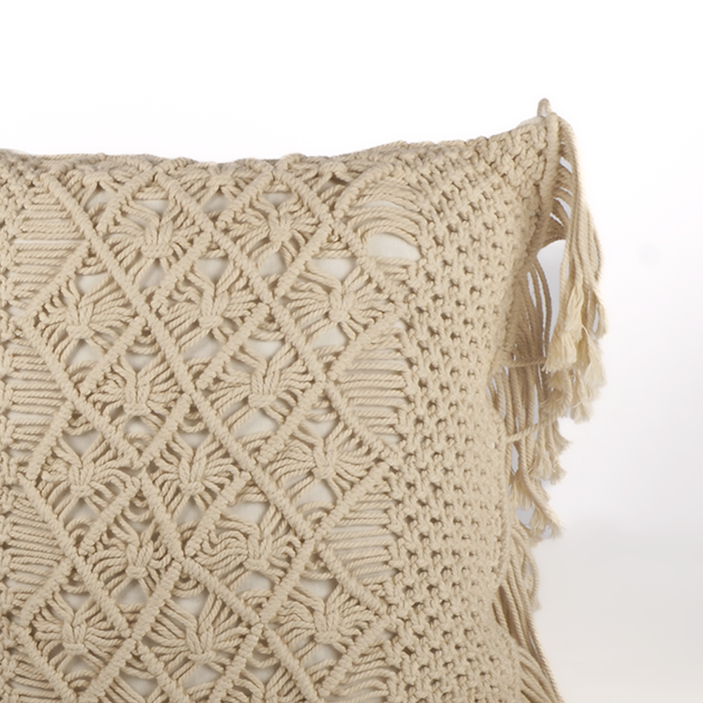Coussin macramé beige à franges