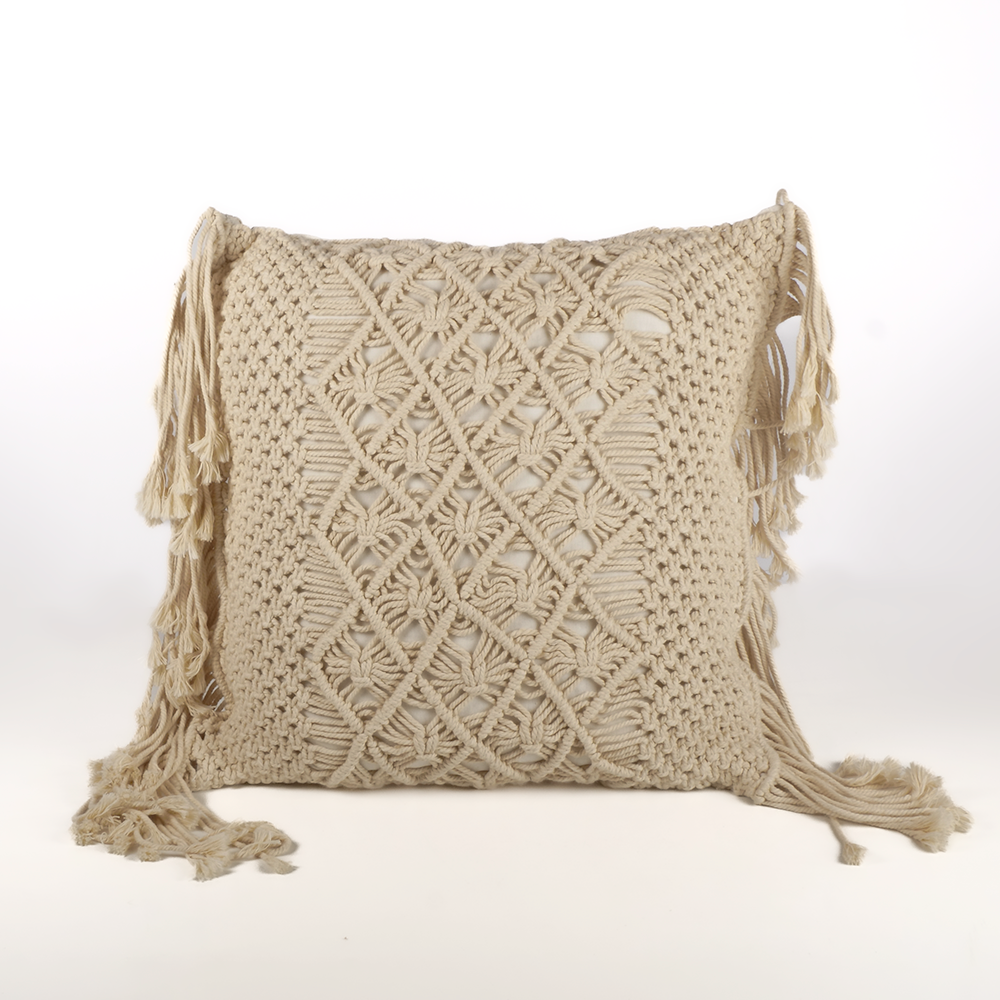 Coussin macramé beige à franges