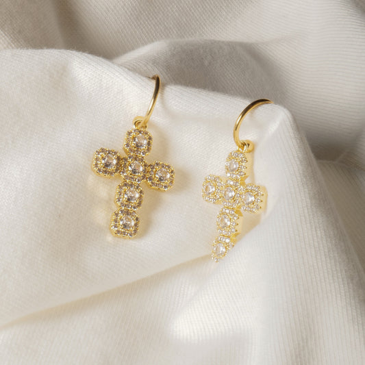 Créoles avec croix dorée