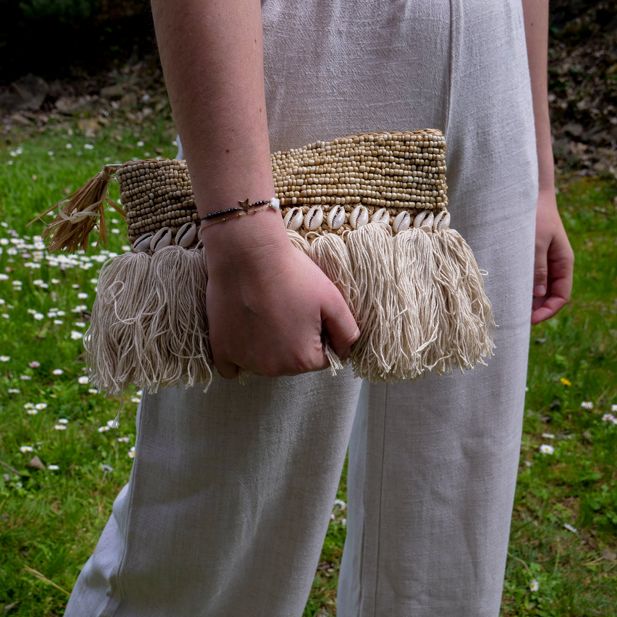 Pochette zippée en raphia coquillage – SUD NOMADE