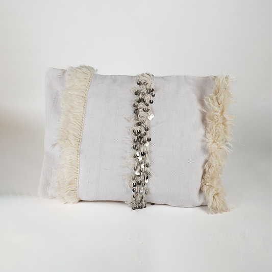 Housse de coussin blanche franges et sequins 60x40